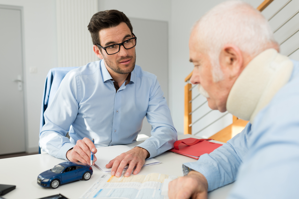 Injured client in a meeting with a solicitor.